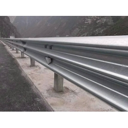 防撞護(hù)欄